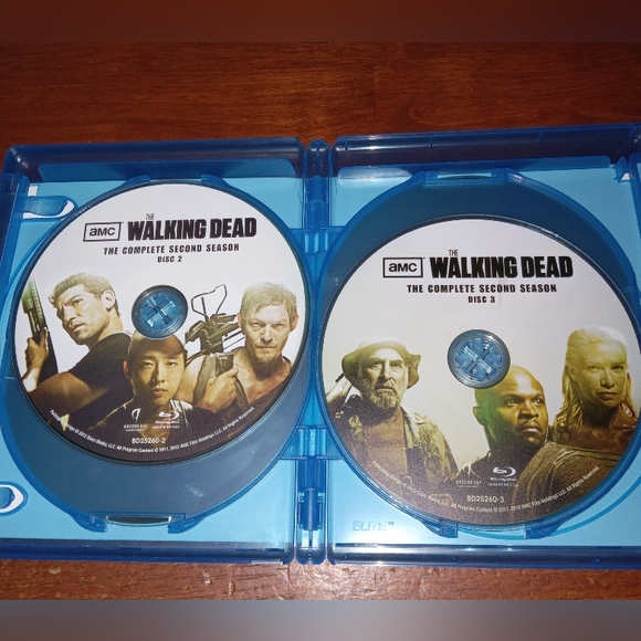 The Walking Dead 3 seasons - Picture 6 of 8